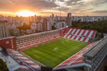 Estudiantes volvió a 1 y 57