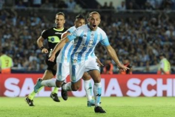 Racing le ganó a Independiente con 2 menos